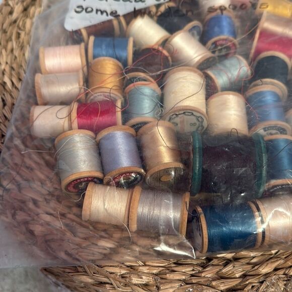 Vintage Assorted Sewing Thread Spools (some wooden spools) - Great Condition - Picture 9 of 10
